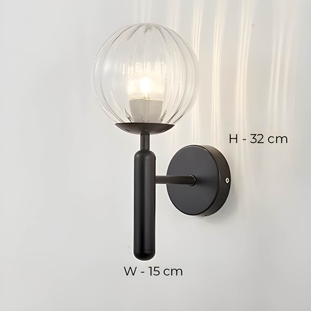 Elegante Wandleuchte von GlobeGlow – Perfekt, um zeitgemäße Akzente zu setzen.