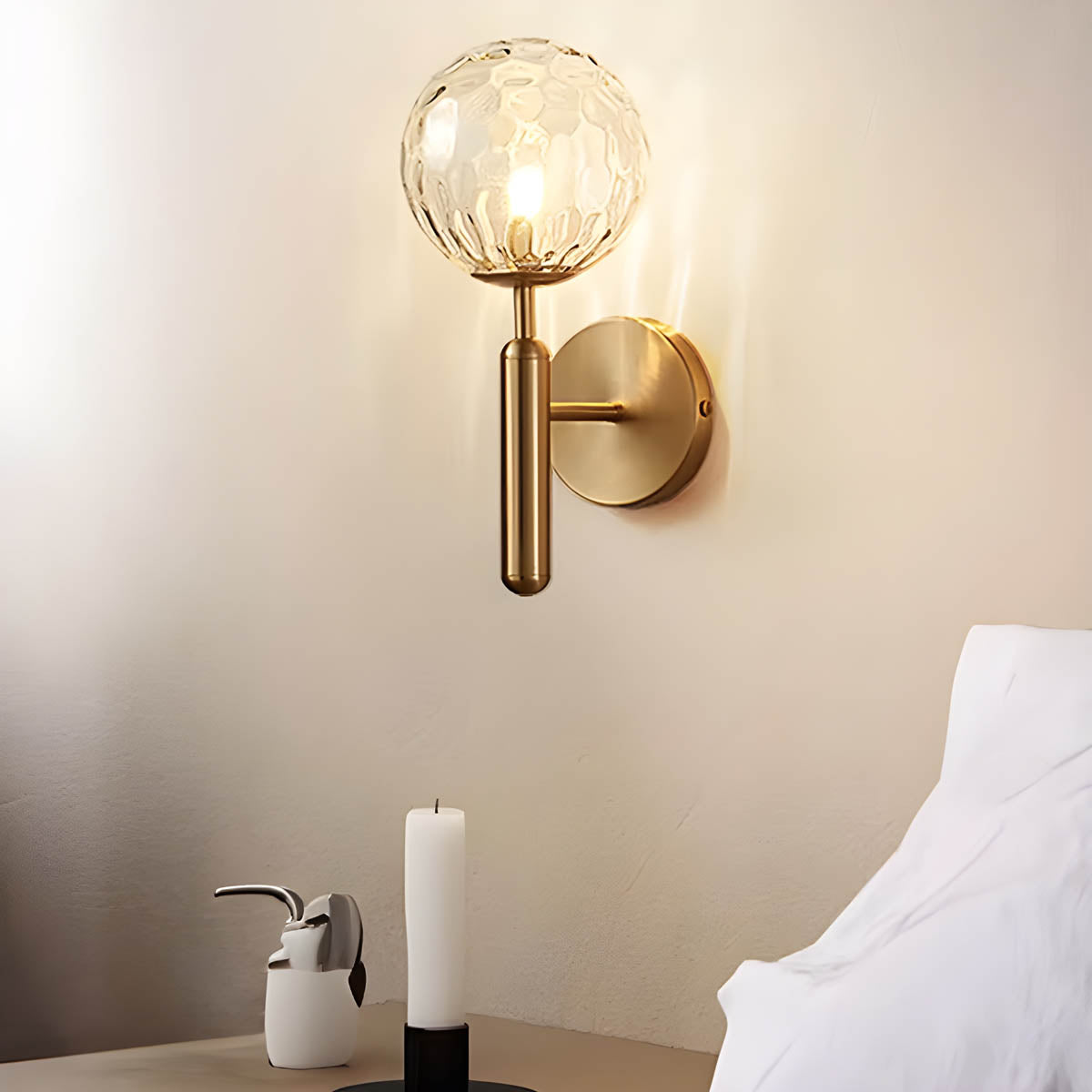 Elegante Wandleuchte von GlobeGlow – Perfekt für eine warme und einladende Atmosphäre.