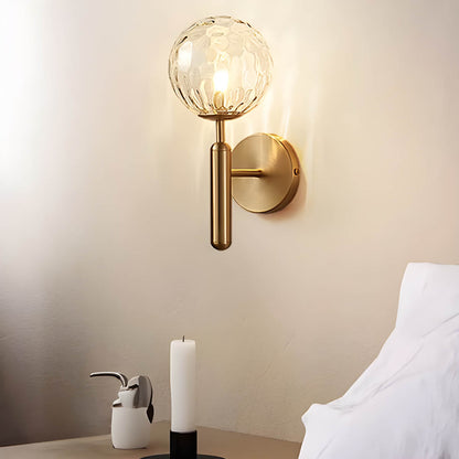 Elegante Wandleuchte von GlobeGlow – Perfekt für eine warme und einladende Atmosphäre.