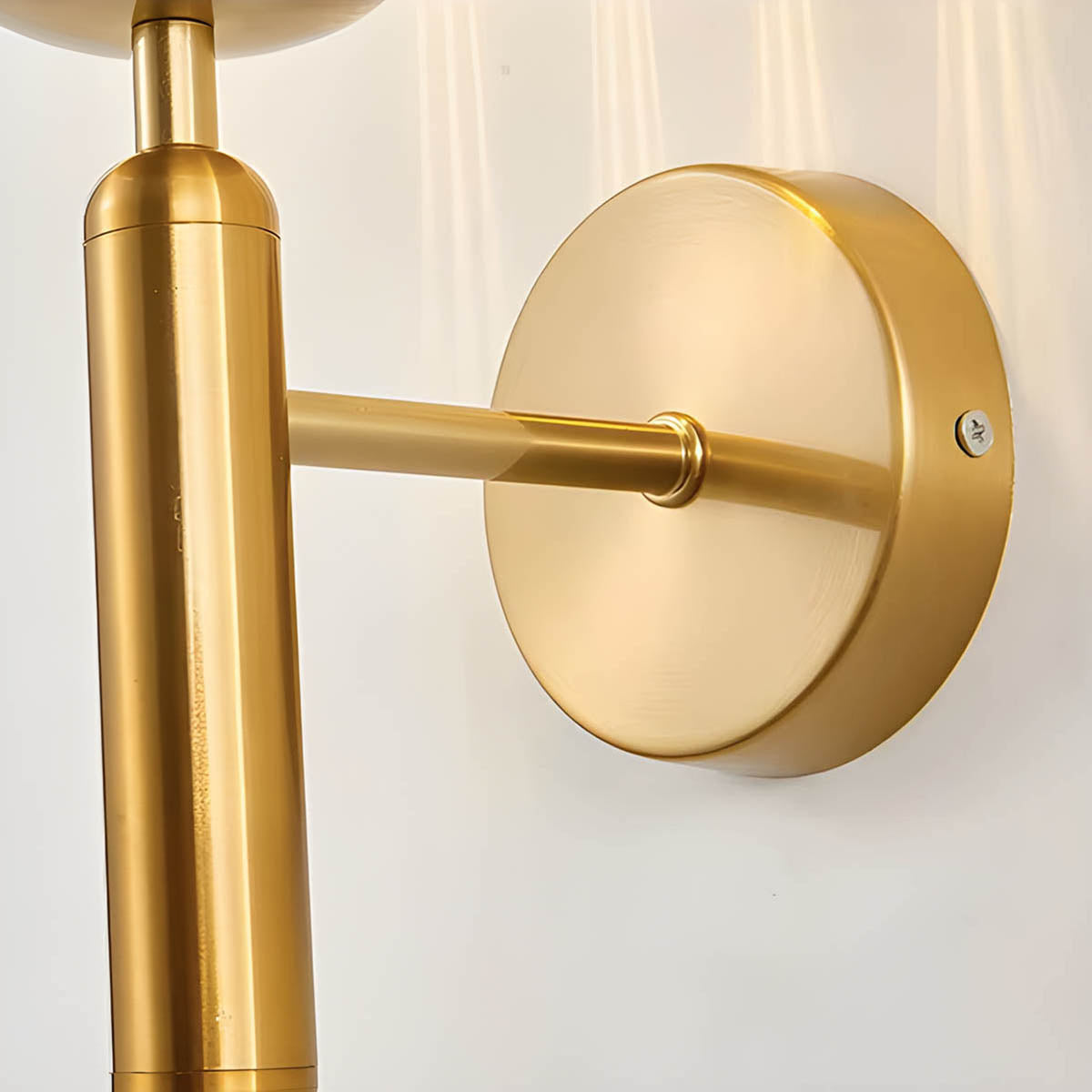 Moderne GlobeGlow Wandleuchte – Für eine stilsichere und dekorative Beleuchtung.