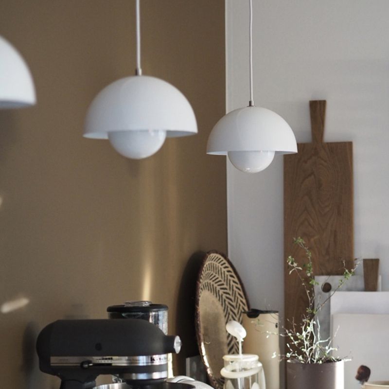 Modernes und elegantes Highlight mit der BrightAura Hängeleuchte.