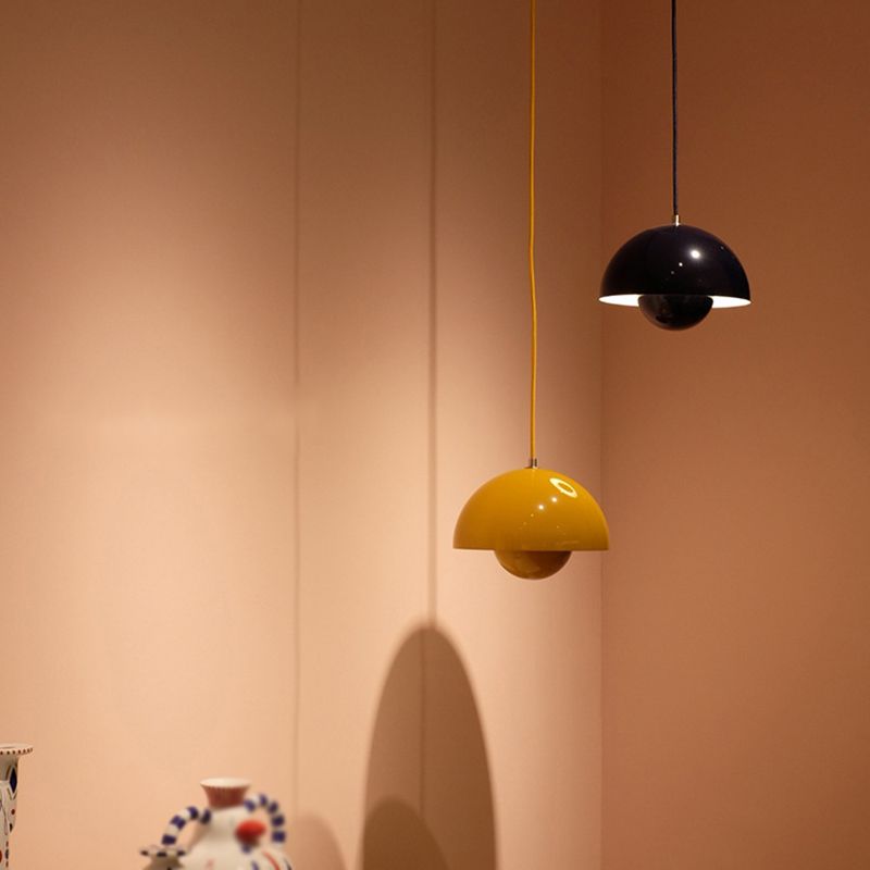 BrightAura Hängeleuchte, die zeitloses Design in Ihr Zuhause bringt.