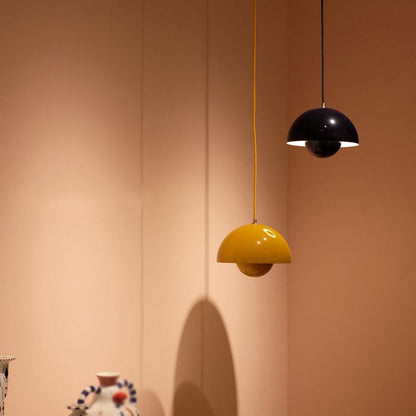 BrightAura Hängeleuchte, die zeitloses Design in Ihr Zuhause bringt.