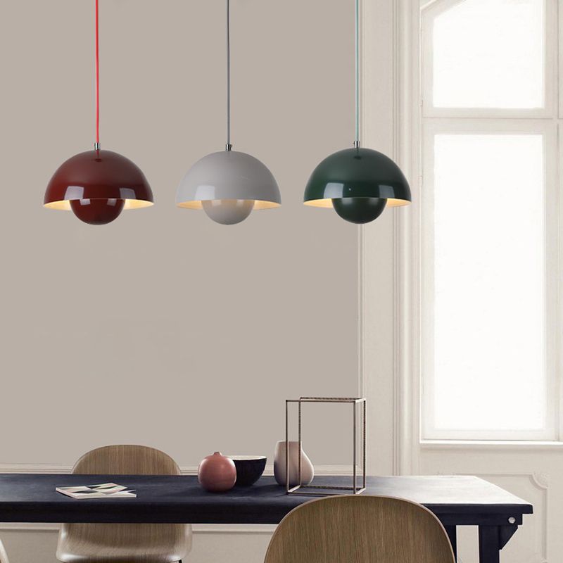 BrightAura Hängeleuchte mit einzigartigem Design für stilvolle Räume.