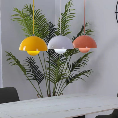 BrightAura Hängeleuchte mit modernem Design für zeitgemäße Räume.