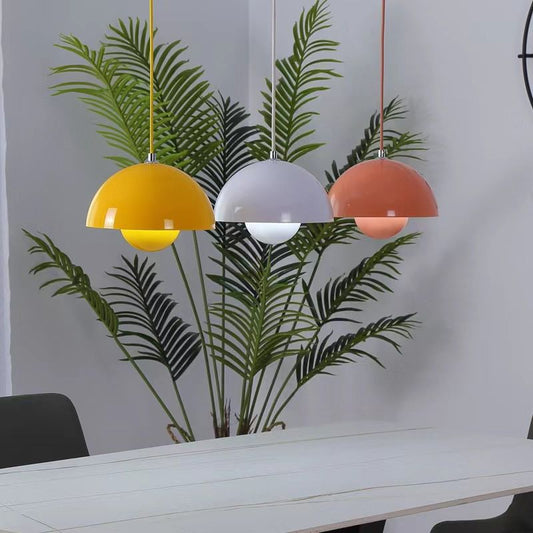 BrightAura Hängeleuchte mit modernem Design für zeitgemäße Räume.