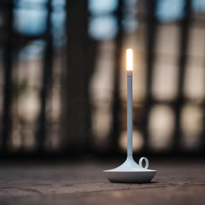 KerzenGlanz Elegante Kerzenform Hängeleuchte – hochwertige Hängeleuchte von KerzenGlanz mit eleganter Kerzenform für eine edle Atmosphäre in modernen Wohnräumen.