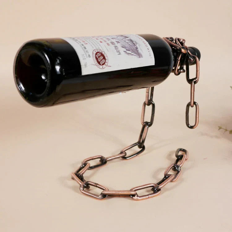 Einzigartiger Flaschenhalter im Kettendesign – VineChain für stilvolle Präsentationen.