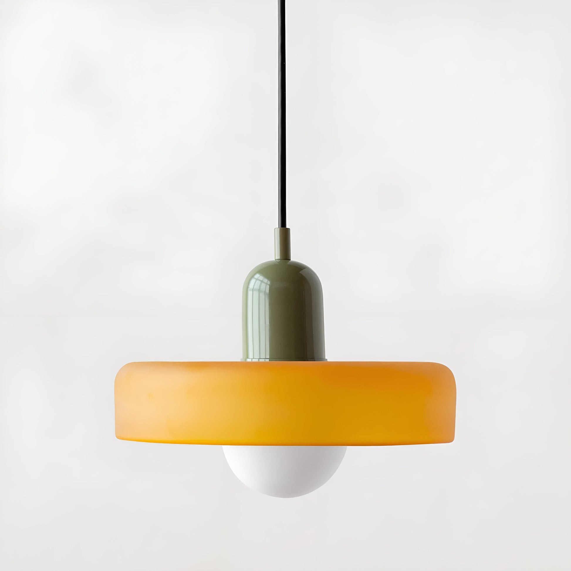 Verleihen Sie Ihren Räumen Charakter mit den LumiArt modernen Pendelleuchten.