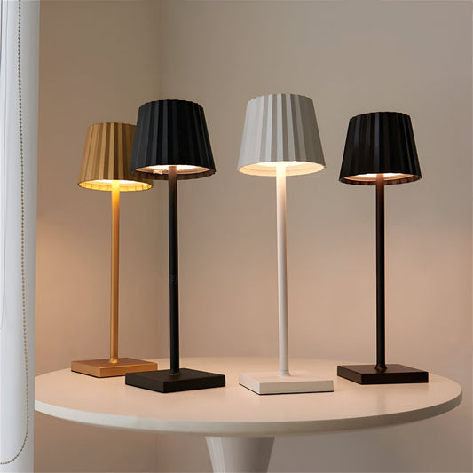 Minimalistische Tischlampe für stilvolle Wohnräume – LumiLite, perfekte Beleuchtung für Zuhause.