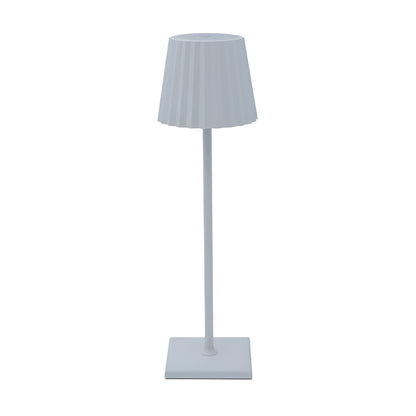 Verleihen Sie Ihren Wohnräumen Charakter mit der LumiLite – Tischlampe im minimalistischen Design.