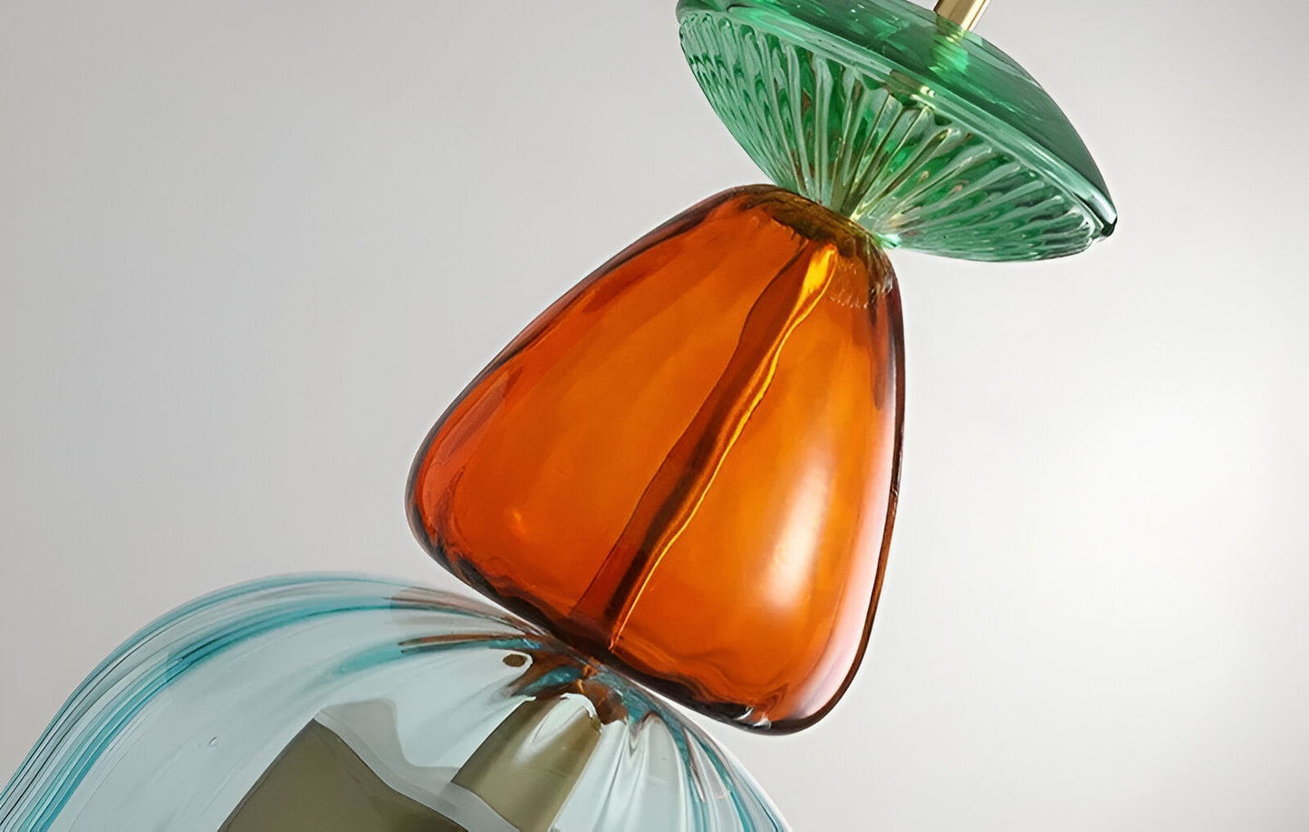LumiBelle – elegante Beleuchtungslösungen für farbenfrohe Wohn- und Essbereiche.