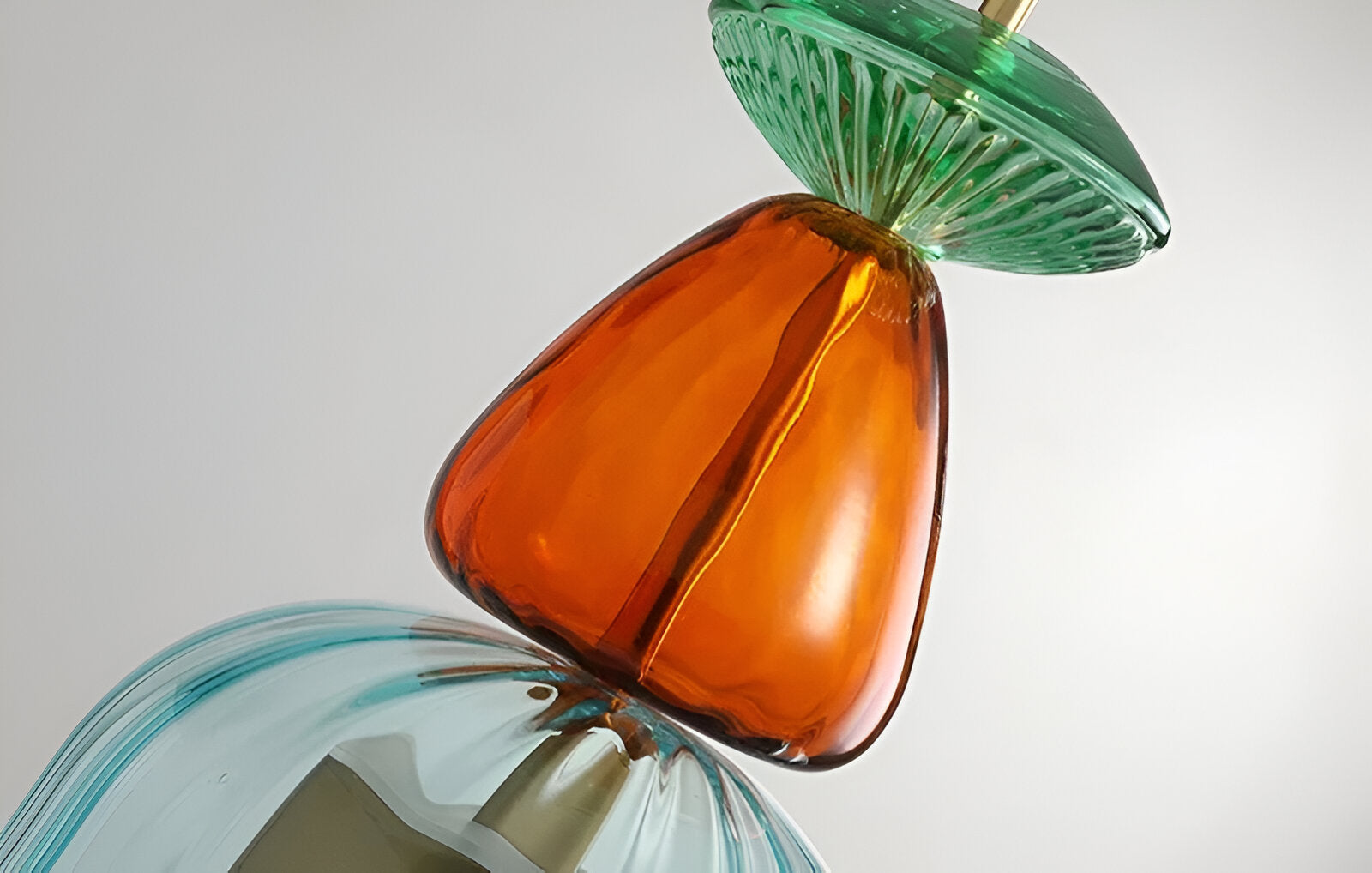 LumiBelle – elegante Beleuchtungslösungen für farbenfrohe Wohn- und Essbereiche.