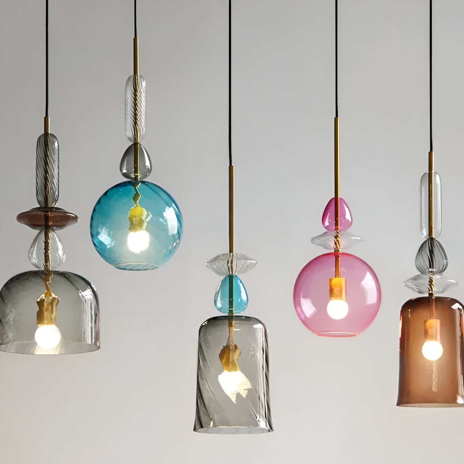 LumiBelle Hängelampen – lebendige Farben für stilvolle Wohn- und Esszimmer.