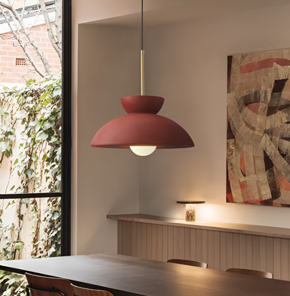 Elegante Akzente setzen mit der CeramLight Hängelampe im zeitlosen Stil.