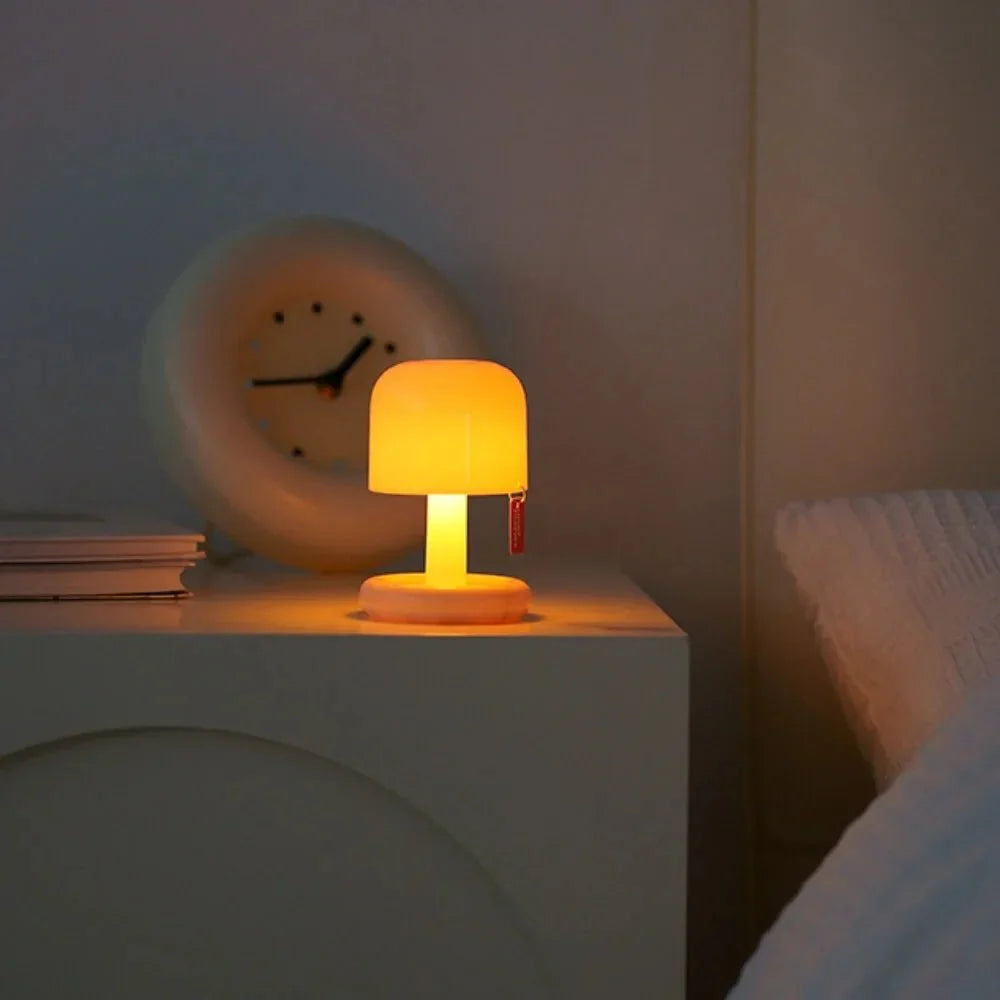 ZenLight Nachttischlampe ideal für Schlafzimmer, Wohnzimmer oder Arbeitsräume.