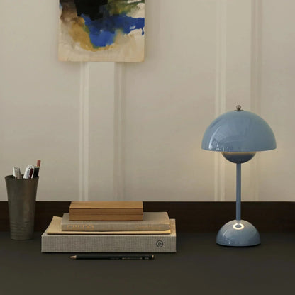 Lumière Tischleuchte kombiniert modernes Design mit Funktionalität.