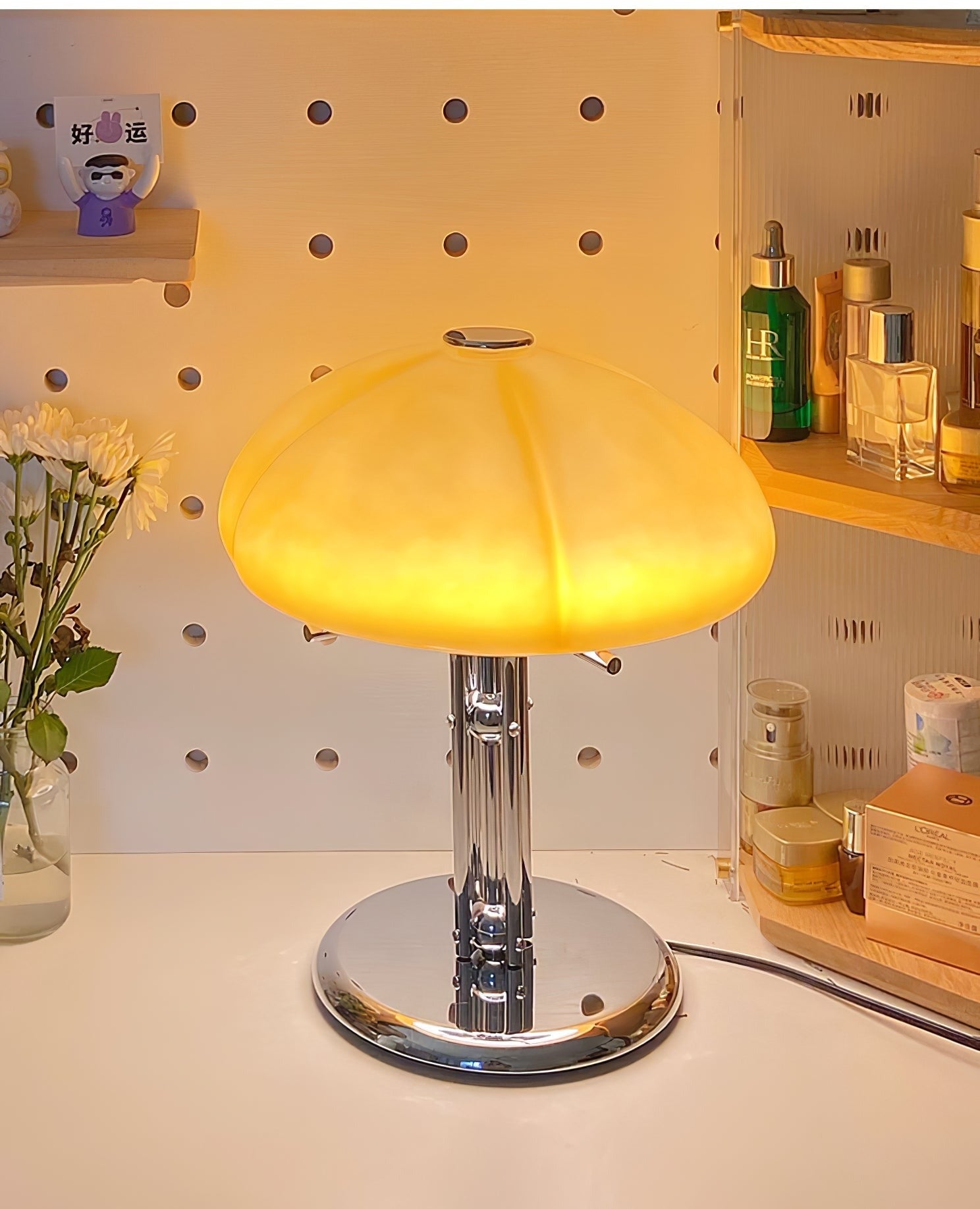 Tischleuchte AmberLume, die funktionale Eleganz mit hochwertigem Glasdesign kombiniert.