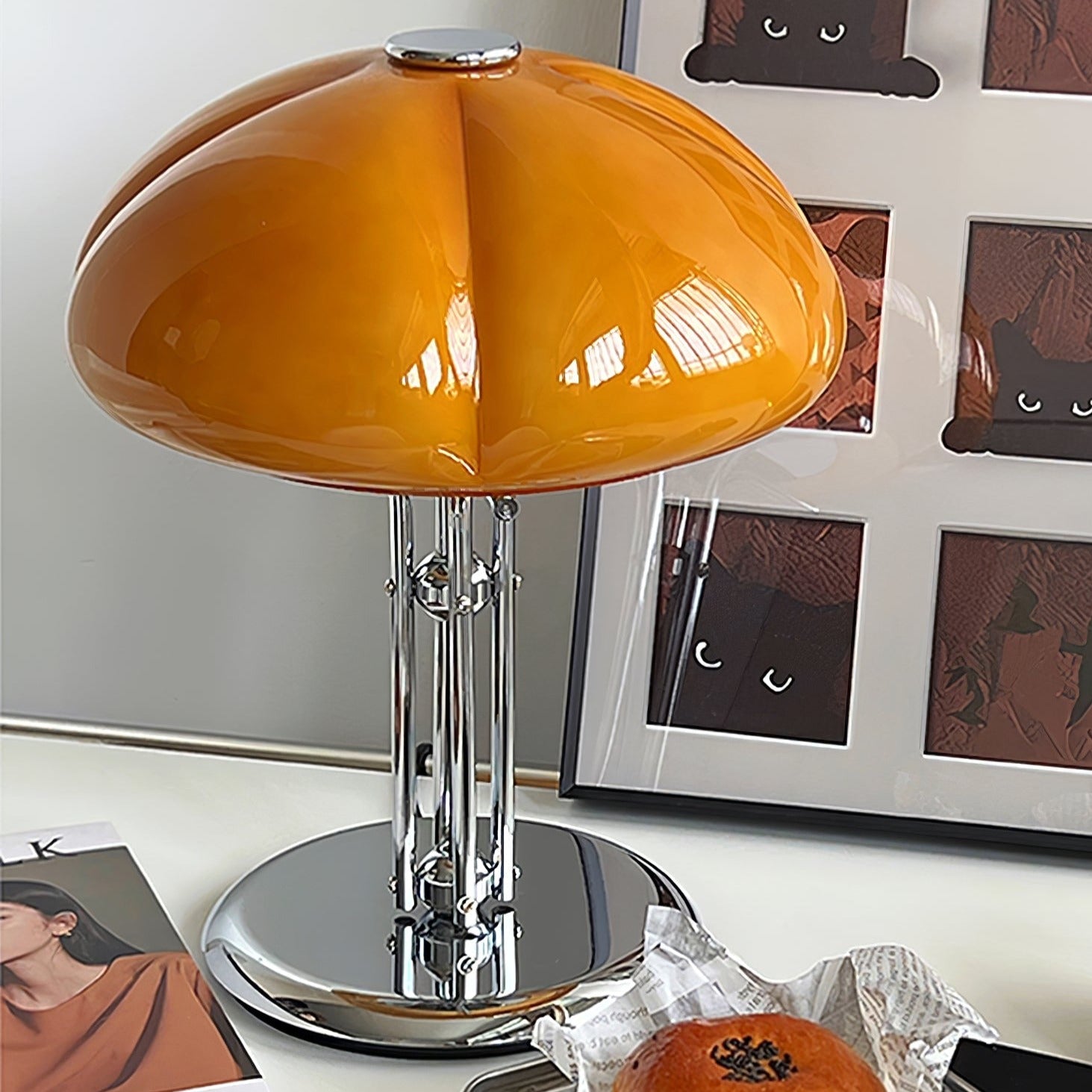AmberLume Tischleuchte, die für einen eleganten und beruhigenden Effekt sorgt.