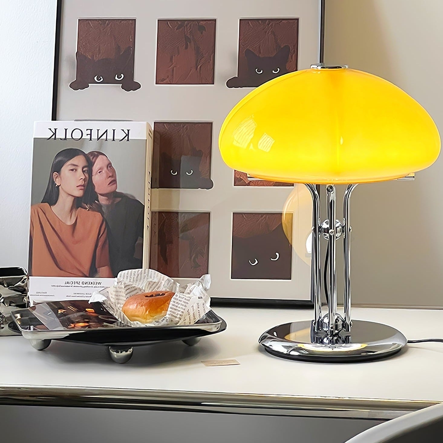 Tischleuchte AmberLume, die Eleganz und Funktionalität auf stilvolle Weise vereint.