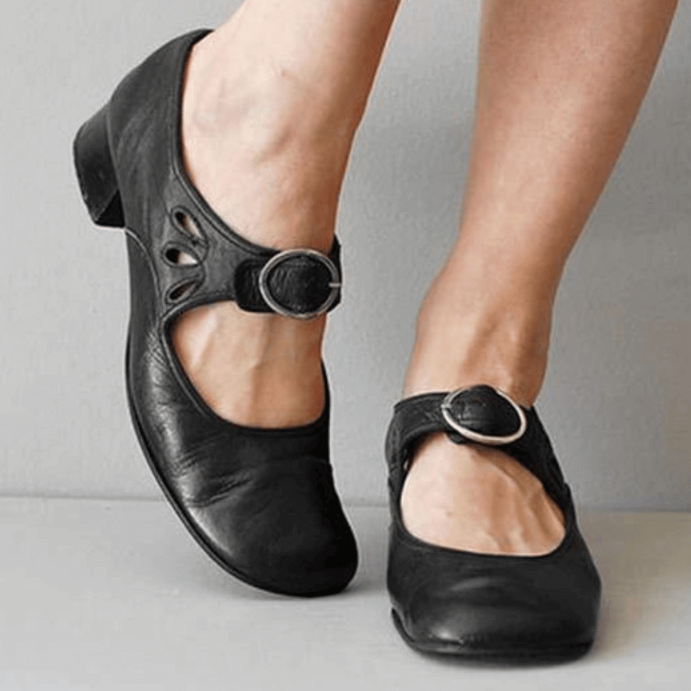 Stilvolle Damenschuhe Mit Schnallendesign | Vintage