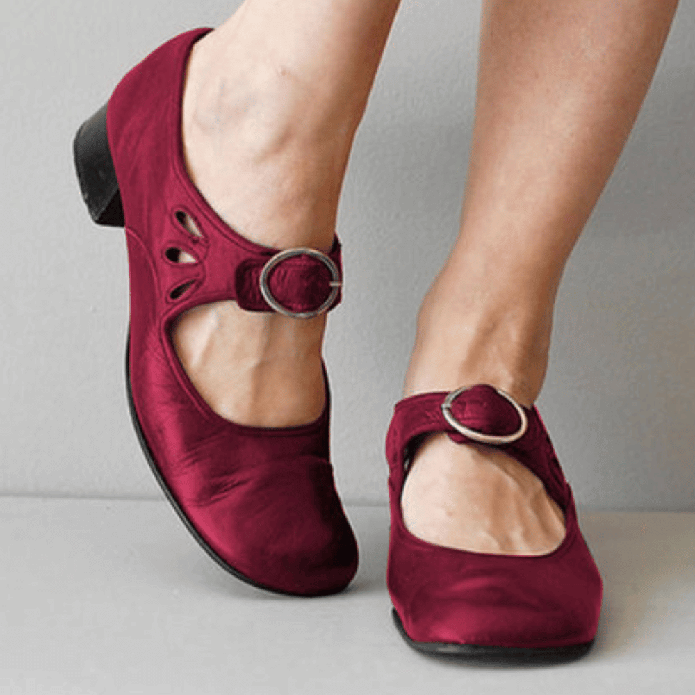 Stilvolle Damenschuhe Mit Schnallendesign | Vintage