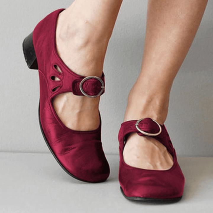 Stilvolle Damenschuhe Mit Schnallendesign | Vintage