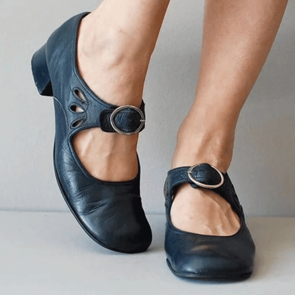 Stilvolle Damenschuhe Mit Schnallendesign | Vintage
