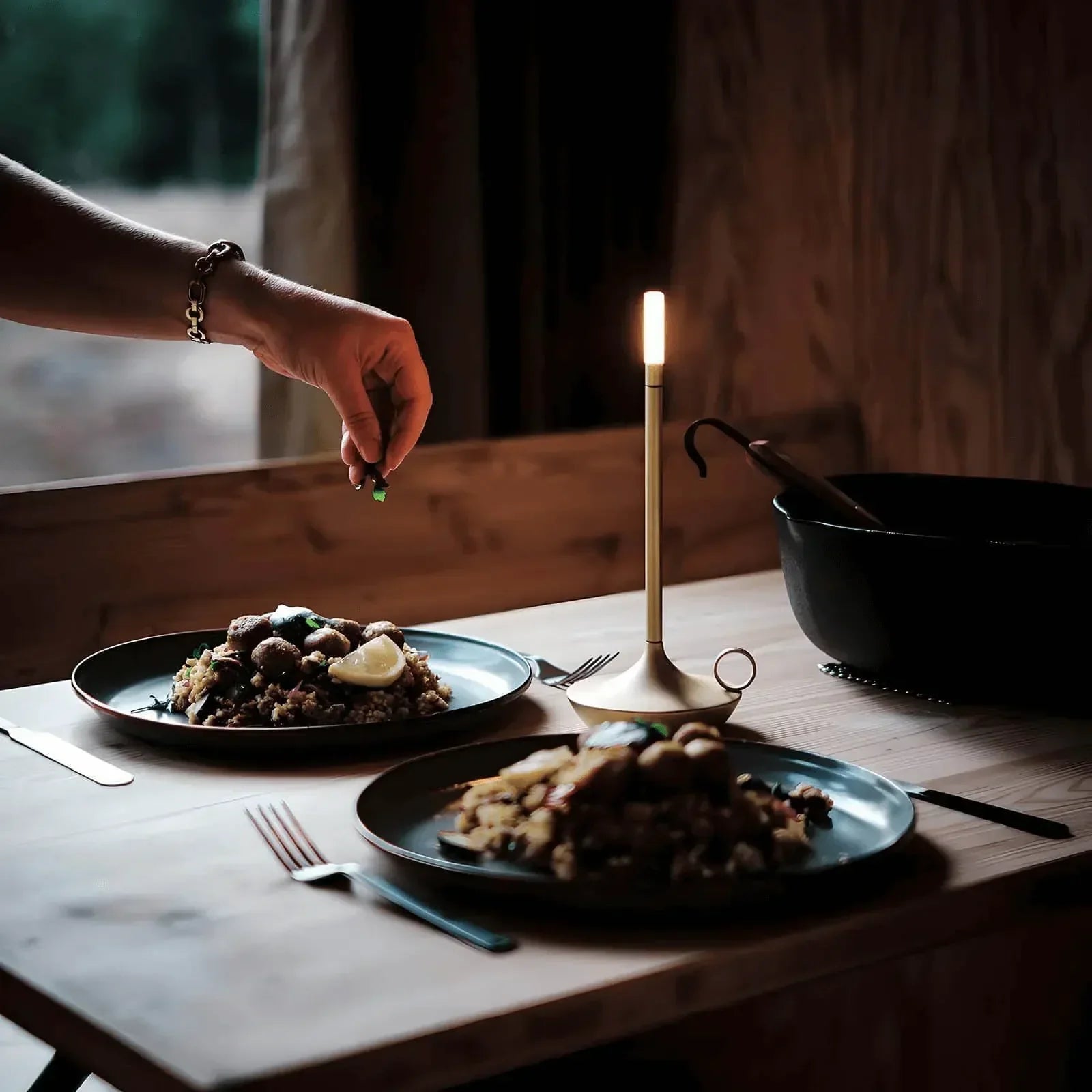 KerzenGlanz Tischlampe Elegante Kerzenform – hochwertige Tischlampe von KerzenGlanz mit eleganter Kerzenform für eine gemütliche Beleuchtung.