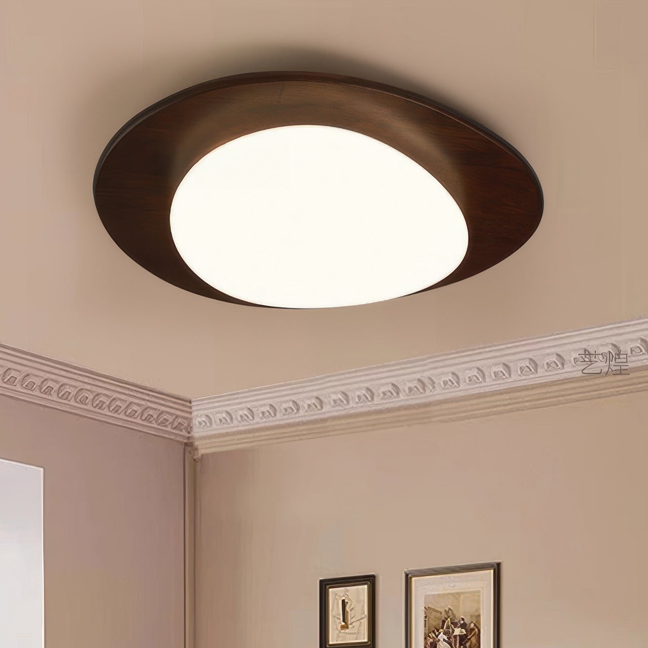 Pebble Glow Loftlampe für eine elegante Beleuchtung im Raum.
