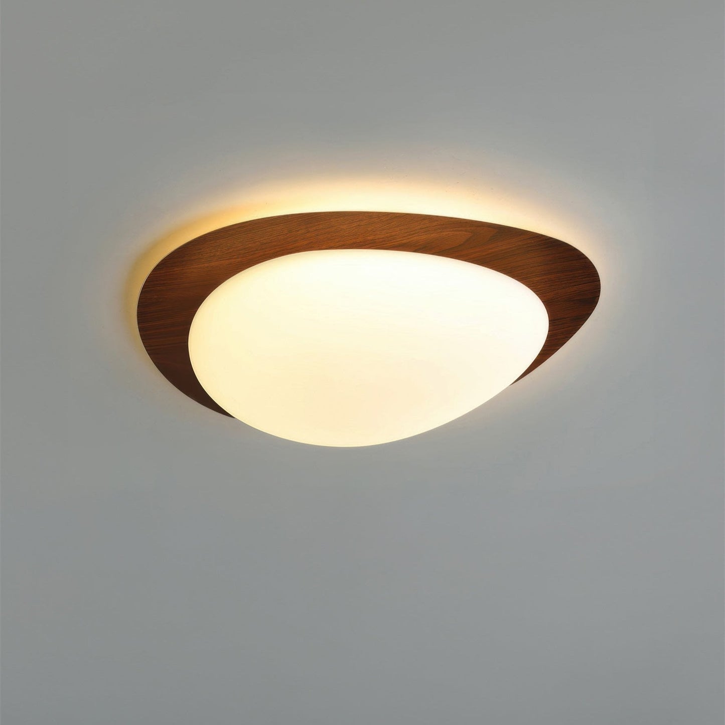Exklusive Pebble Glow Loftlampe mit harmonischem Design für Innenräume.
