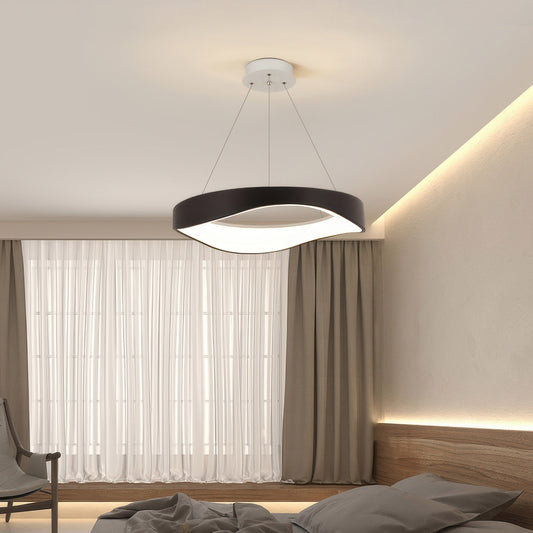 Wellenlicht Pendellampe mit modernem Boligindretning Stil für ein elegantes Wohnambiente.
