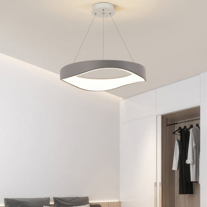 Stilvolle Wellenlicht Pendellampe mit einzigartigem Boligindretning Design.

