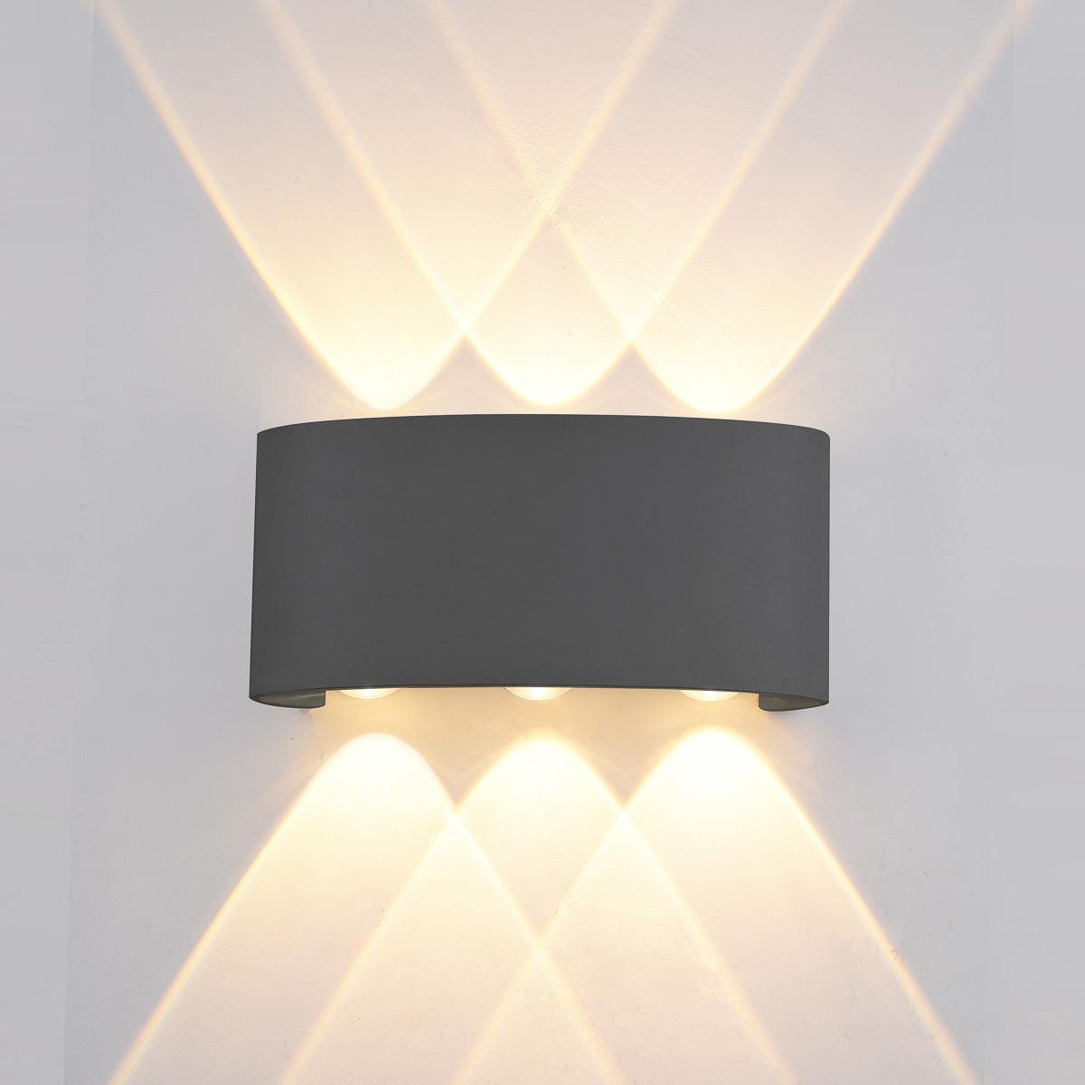 LED-Wandleuchte für den Außenbereich mit Up & Down Lichtdesign.