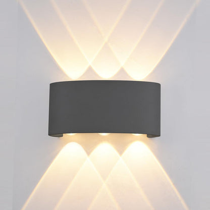 LED-Wandleuchte für den Außenbereich mit Up & Down Lichtdesign.