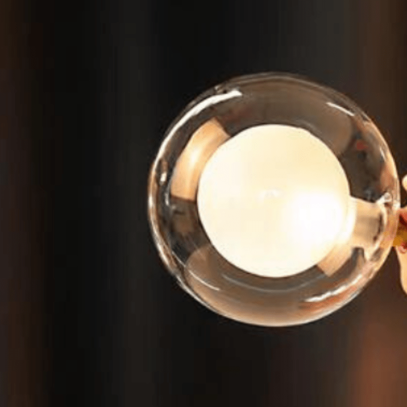 ArtLume Tischlampe für kreative Lichtakzente in modernen Räumen.
