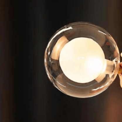 ArtLume Tischlampe für kreative Lichtakzente in modernen Räumen.