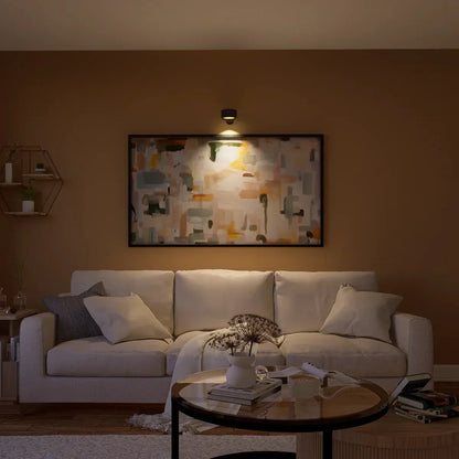SimpleGlow Wandlampe mit modernem Design perfekt für dezente Beleuchtung.