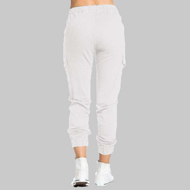 Sportlicher Look mit einer Cargo Joggerhose und Sneakers.
