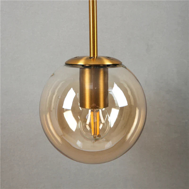 Zeitlose Akzente setzen mit der SphereGlow stilvollen Kugel-Wandlampe.