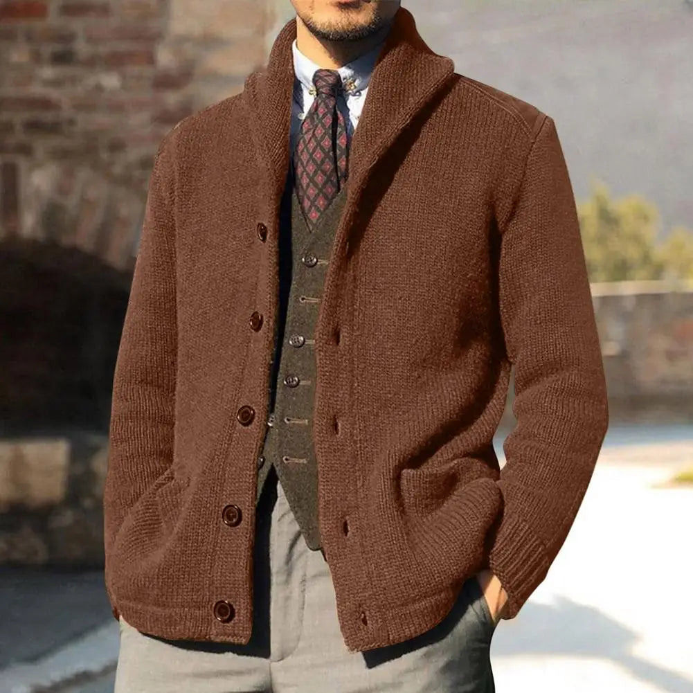 Zeitlos und schick – Matthias Herren Strickjacke für ein stilvolles Outfit.