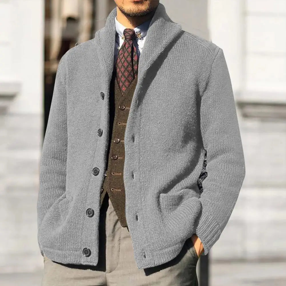 Matthias – Strickjacke für Herren mit einem Hauch von zeitloser Eleganz.