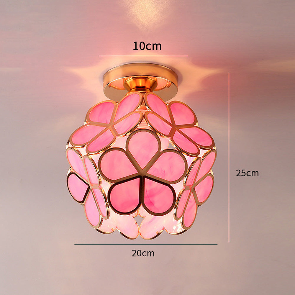 CrystalBloom Deckenleuchte mit dekorativem Design und hochwertiger Verarbeitung.