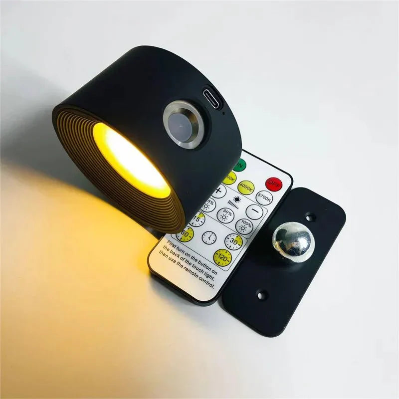 Schicke LED-Wandleuchte von SimpleGlow für eine dezente Lichtatmosphäre.