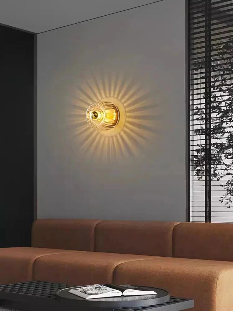Stilvolle SunRay Deckenleuchte, ideal für eine warme und einladende Beleuchtung.
