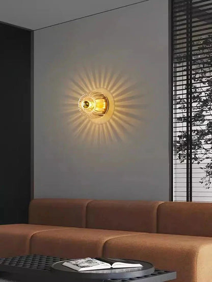 Stilvolle SunRay Deckenleuchte, ideal für eine warme und einladende Beleuchtung.