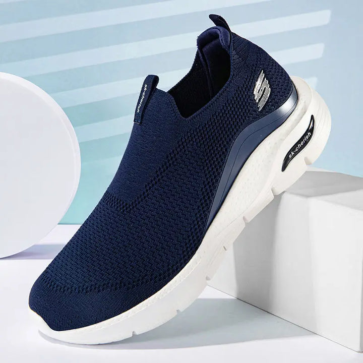 Moderne Slip-On Sneakers mit atmungsaktivem Strick-Design.