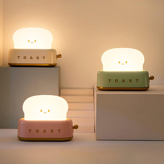 Toast Glow - Charmante Bordlampe mit dekorativem Stil für gemütliche Wohnräume.
