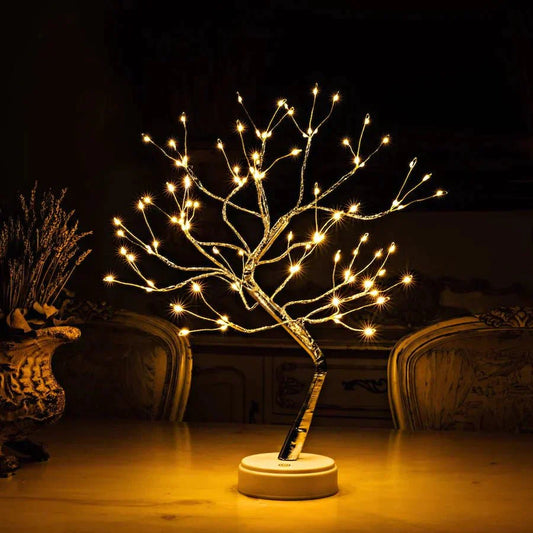 FairyTree Tischleuchte mit zauberhaftem Baumdesign für stimmungsvolle Beleuchtung.