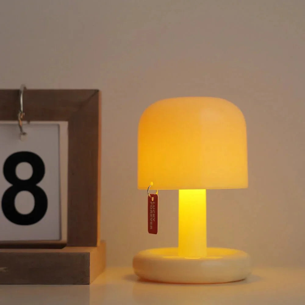 Zeitloses Design der ZenLight Nachttischlampe, passend zu jeder Einrichtung.